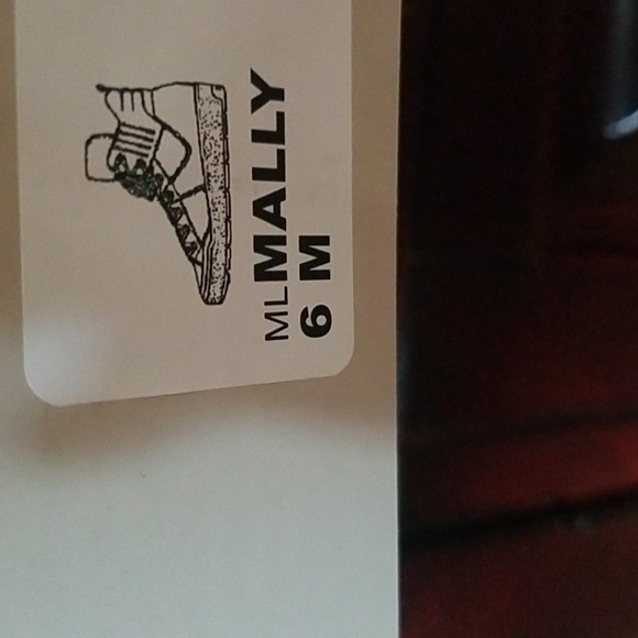 Marc Fisher mally boots..no fur inside. Pleather interior - Picture 2 of 8